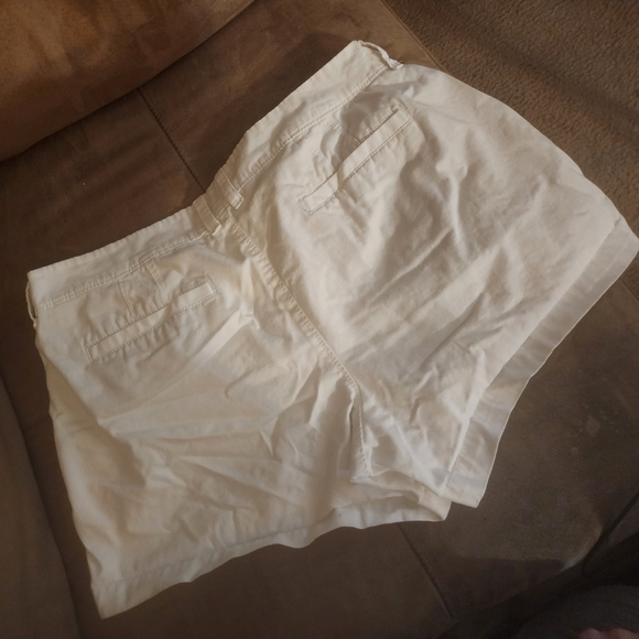 Bundle of 2 twill Old Navy shorts. - Picture 6 of 7